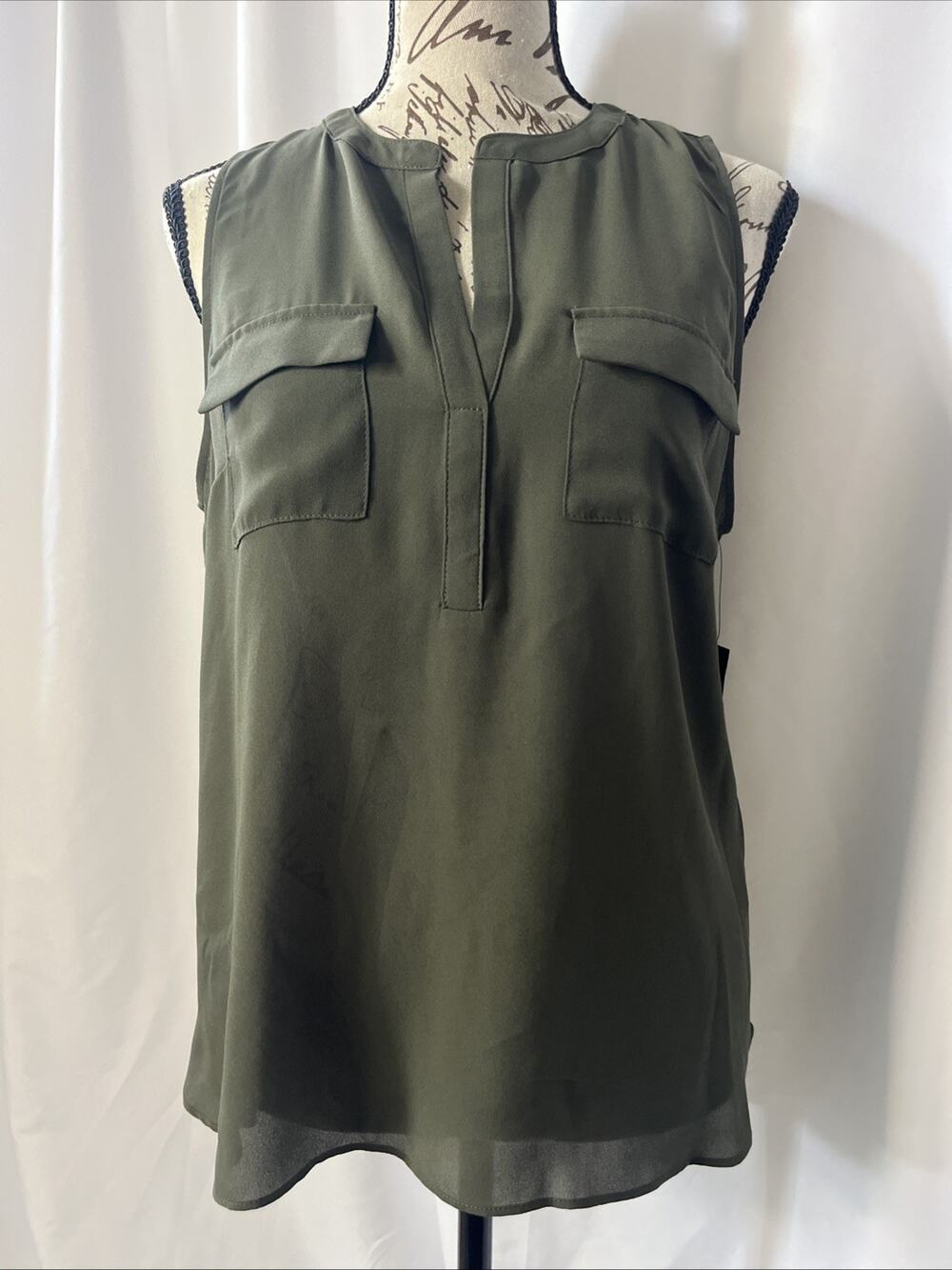 a.n.a. Green Sleeveless Blouse V Neck Front Pocket Women Petite Medium PM Top